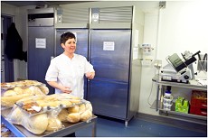 centralk&oslash;kken, der leverer mad til over 80 borgere i &aelig;ldreplejen, hver dag, arbejdet med b&aelig;redygtig forbedringskultur. Effektiviseringen har bidraget til st&oslash;rre v&aelig;rdi for borgeren og forretningen.